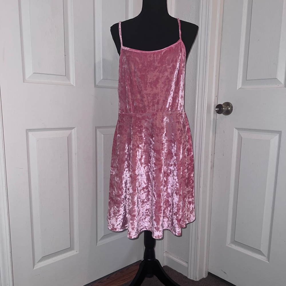 Forever 21+Plus Size Pink Velvet Strap Dress Size 1X